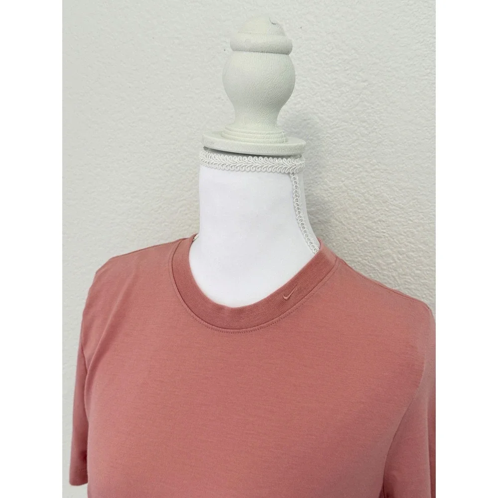 Nike Womens Slim Fit Crop Top Tee Dusty Rose Pink Short Sleeve Size Medium